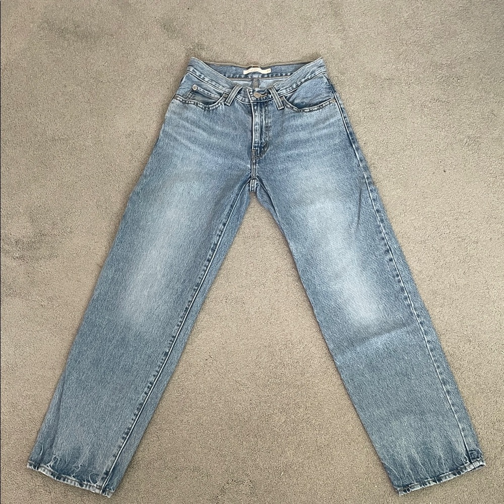 Light wash Levi’s jeans